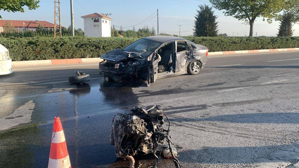 Karaman’da feci kaza! Aracın motoru böyle fırladı 1